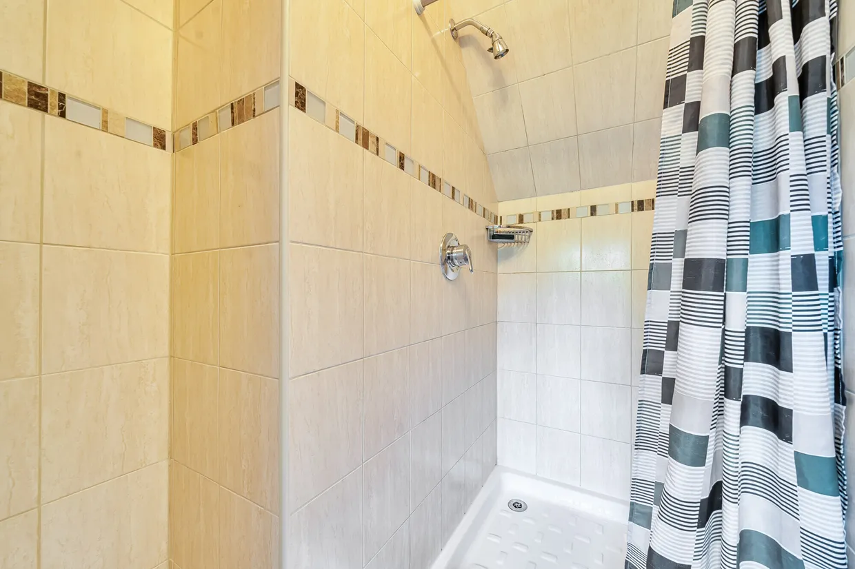 Woodlands Lane, Cobham, KT11 photo 16