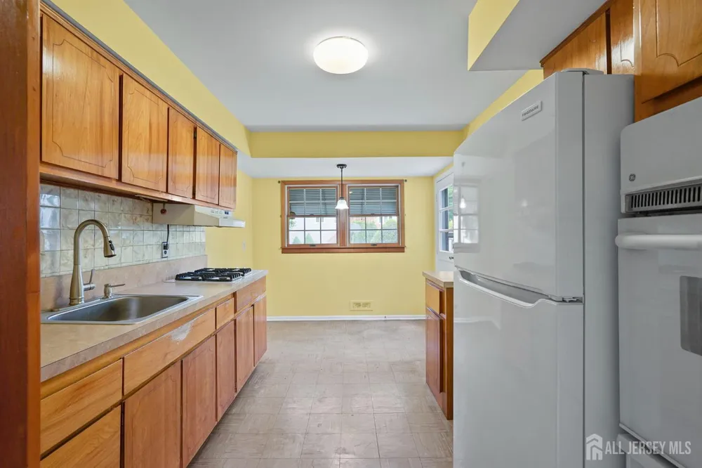 12 Sheinfine Ave, South River, NJ 08882