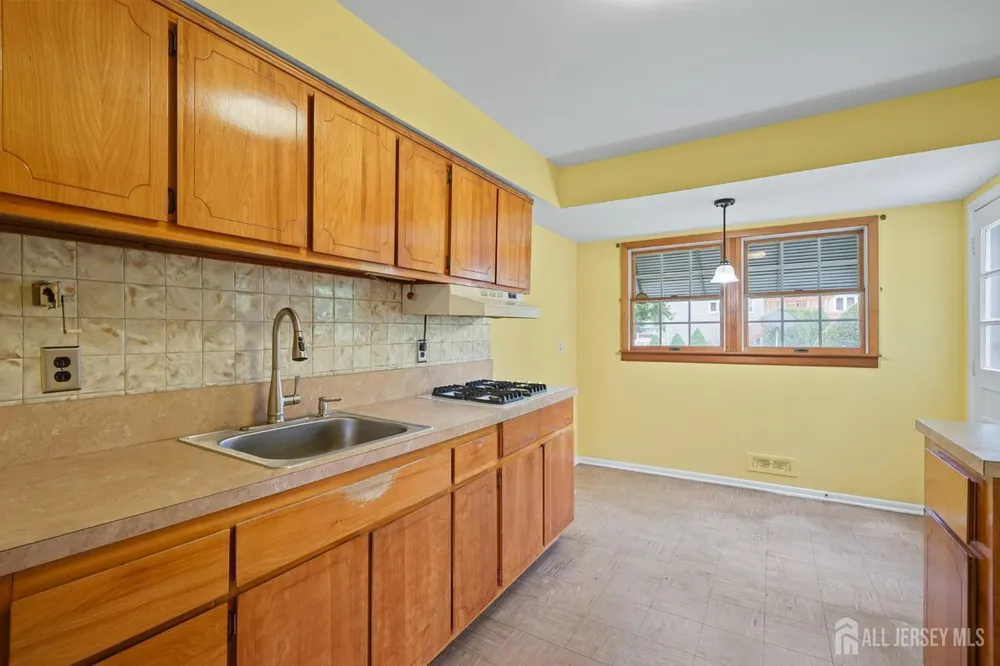 12 Sheinfine Ave, South River, NJ 08882