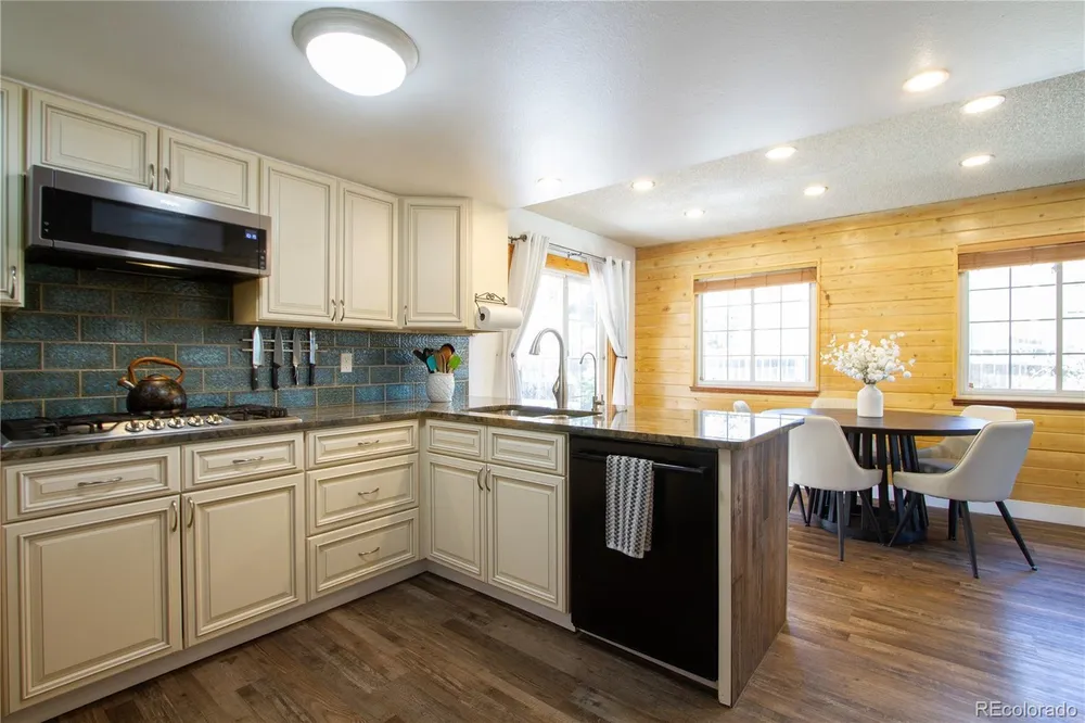 4868 S Johnson St, Littleton, CO 80123