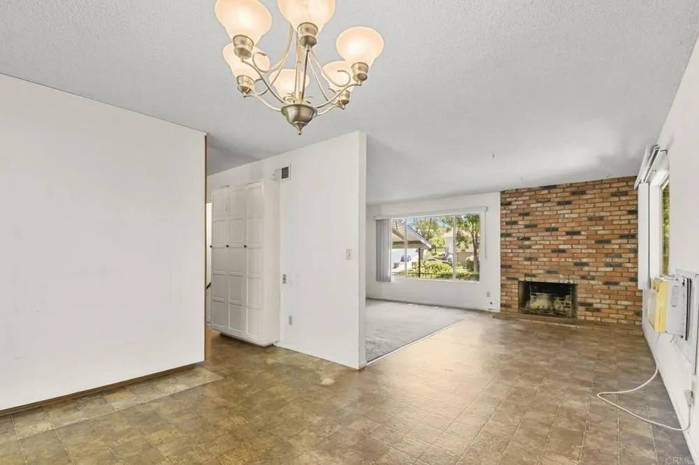 5490 Aztec Dr, La Mesa, CA 91942