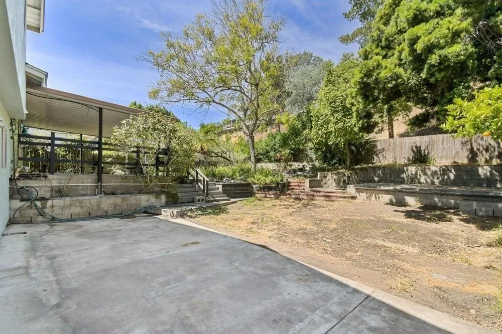 5490 Aztec Dr, La Mesa, CA 91942