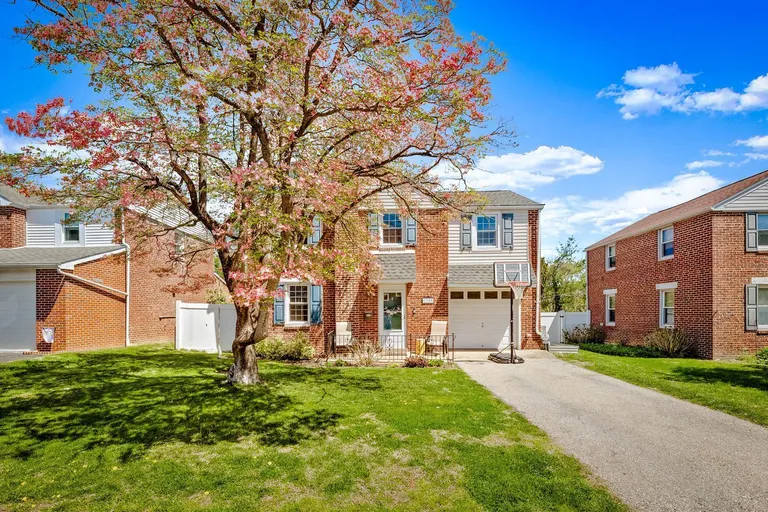 7709 Keiffer St, Philadelphia, PA 19128-3142