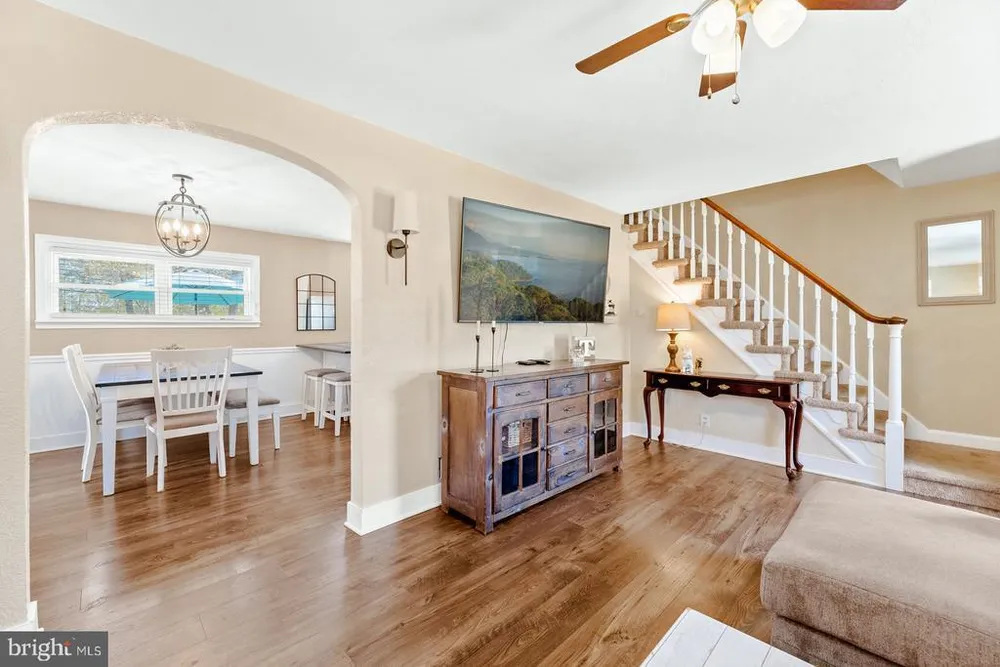 7709 Keiffer St, Philadelphia, PA 19128-3142