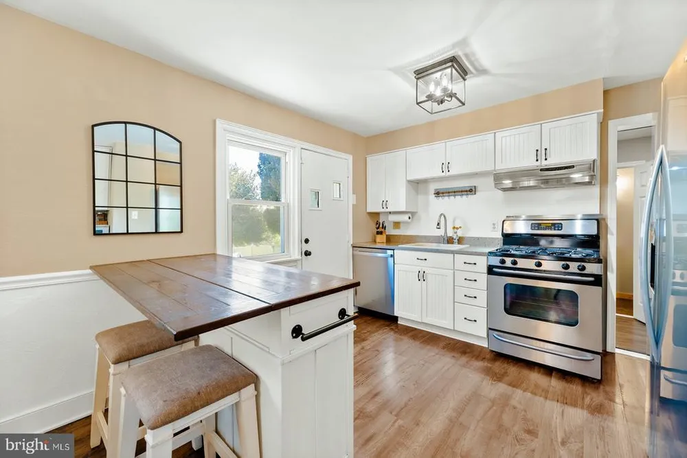 7709 Keiffer St, Philadelphia, PA 19128-3142