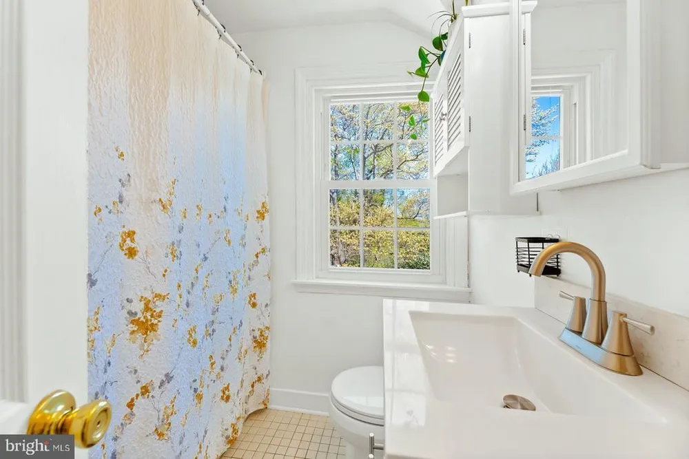 7709 Keiffer St, Philadelphia, PA 19128-3142