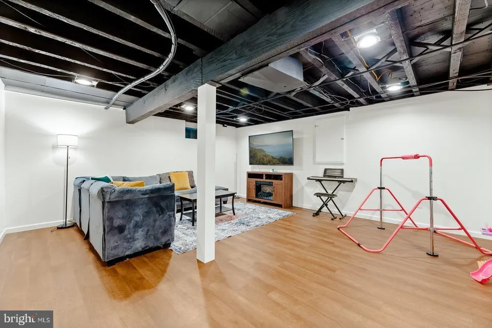 7709 Keiffer St, Philadelphia, PA 19128-3142