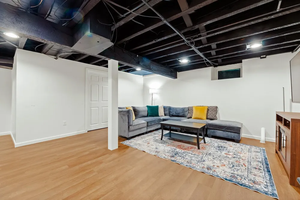 7709 Keiffer St, Philadelphia, PA 19128-3142