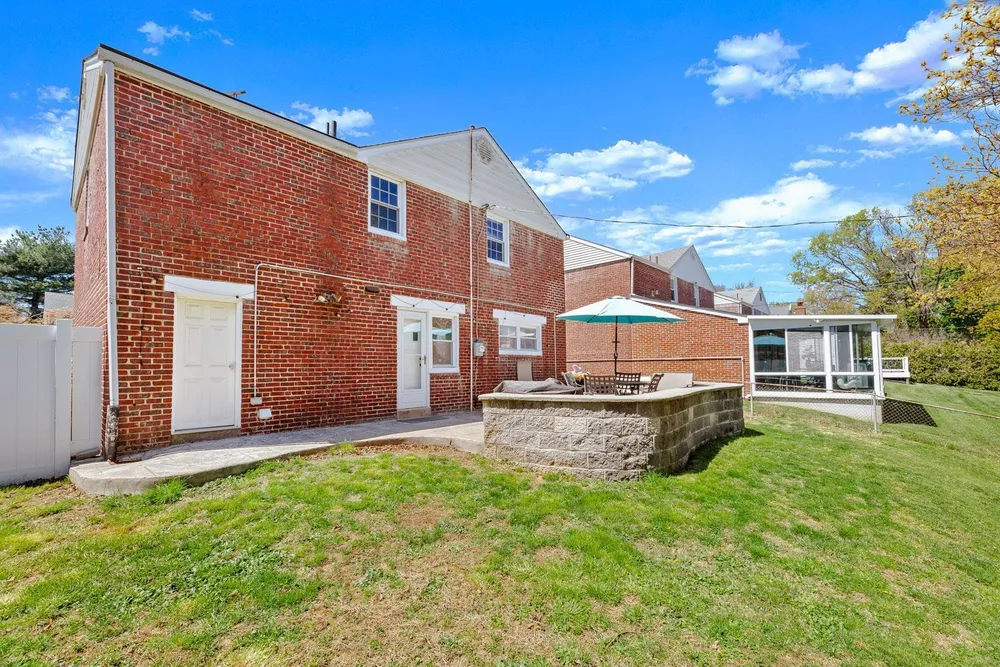 7709 Keiffer St, Philadelphia, PA 19128-3142