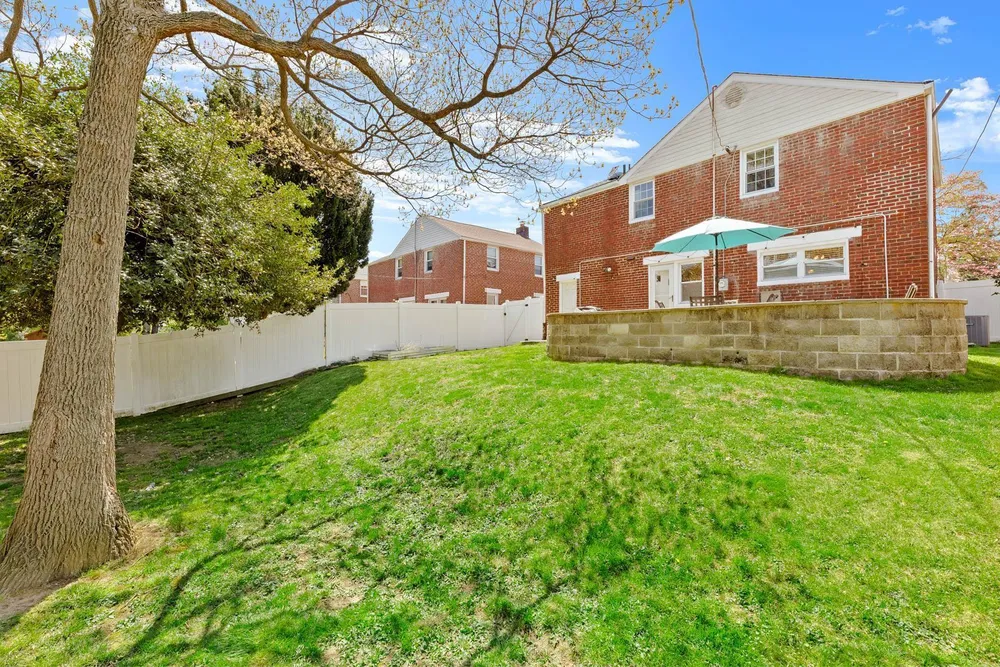 7709 Keiffer St, Philadelphia, PA 19128-3142
