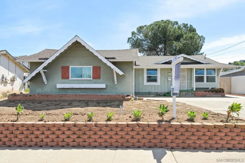 877 Alveda Ave, El Cajon, CA 92019