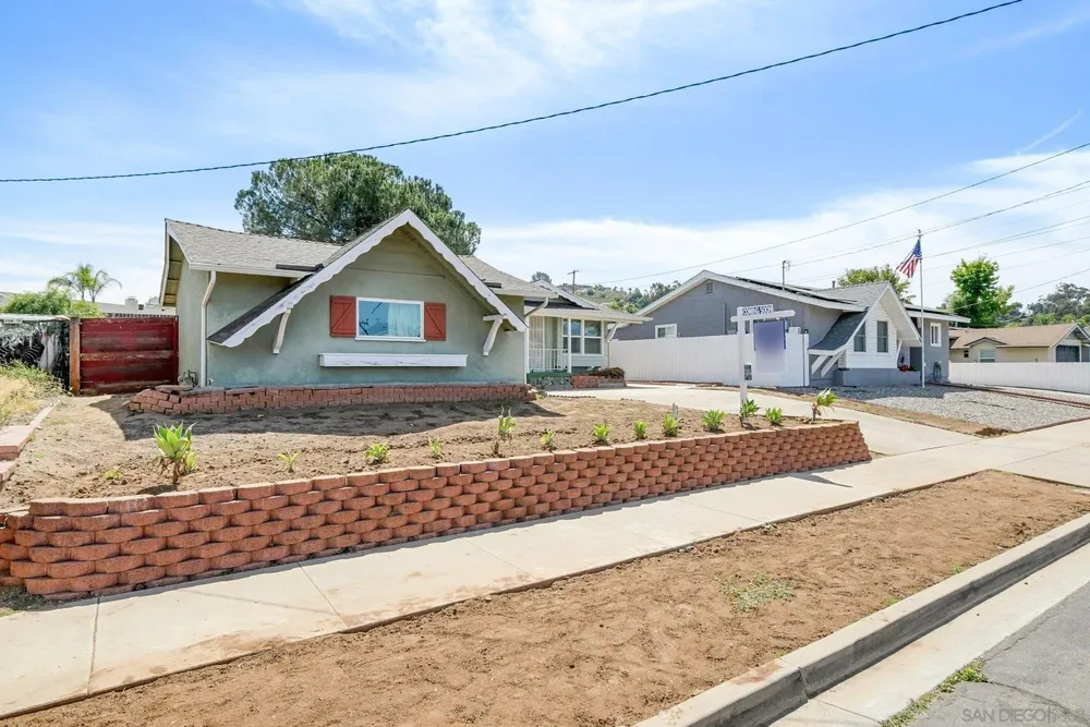 877 Alveda Ave, El Cajon, CA 92019
