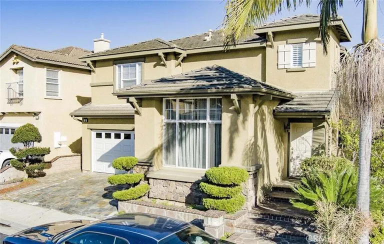 19 Sorbonne St, Westminster, CA 92683