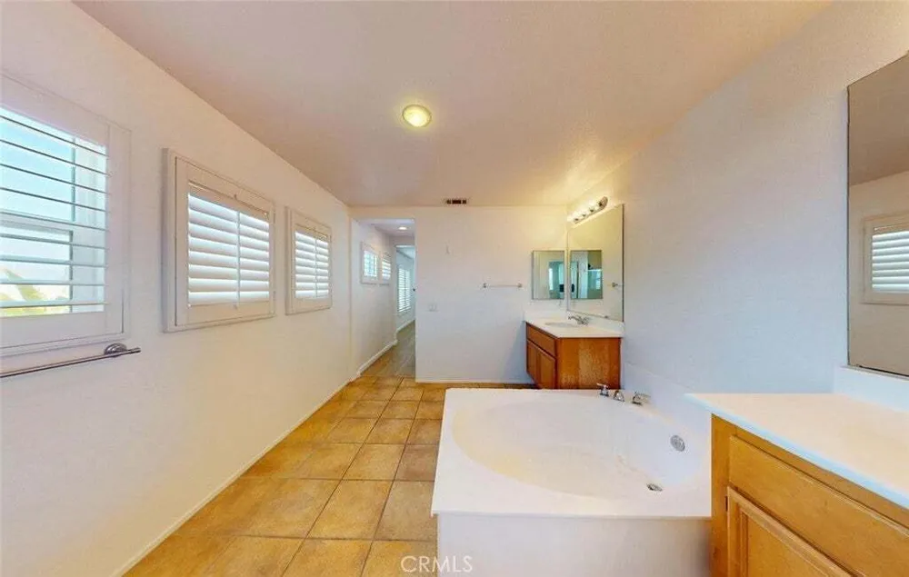 19 Sorbonne St, Westminster, CA 92683