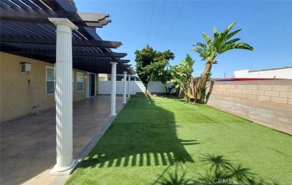 19 Sorbonne St, Westminster, CA 92683