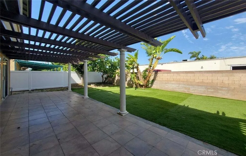 19 Sorbonne St, Westminster, CA 92683