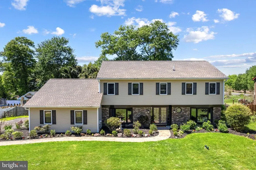329 Sherwood Dr, Yardley, PA 19067