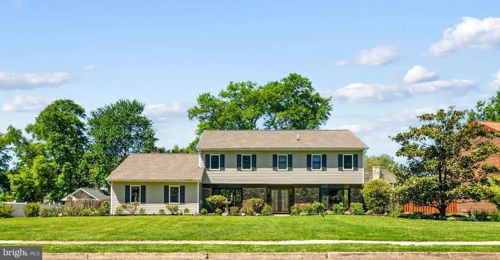 329 Sherwood Dr, Yardley, PA 19067