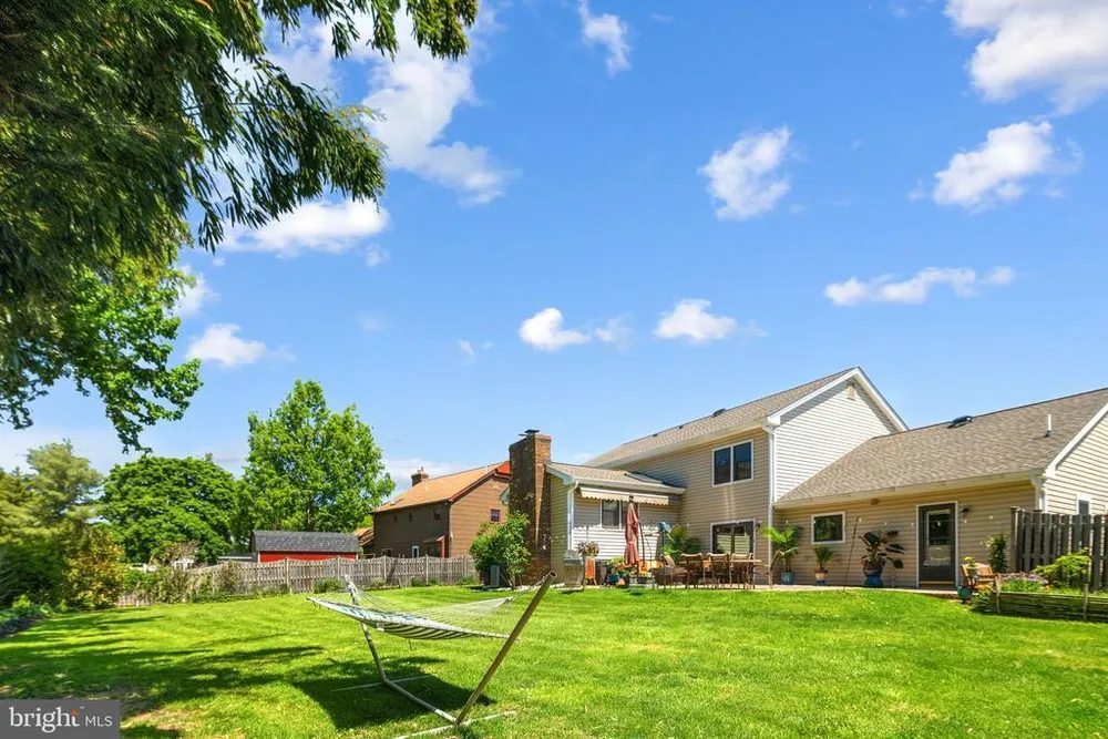 329 Sherwood Dr, Yardley, PA 19067