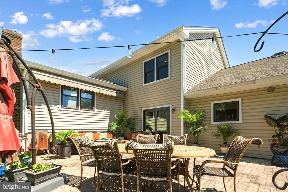 329 Sherwood Dr, Yardley, PA 19067