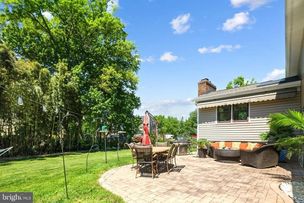 329 Sherwood Dr, Yardley, PA 19067