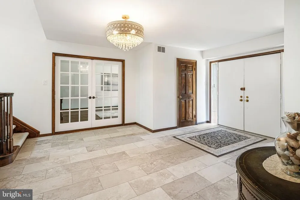 329 Sherwood Dr, Yardley, PA 19067