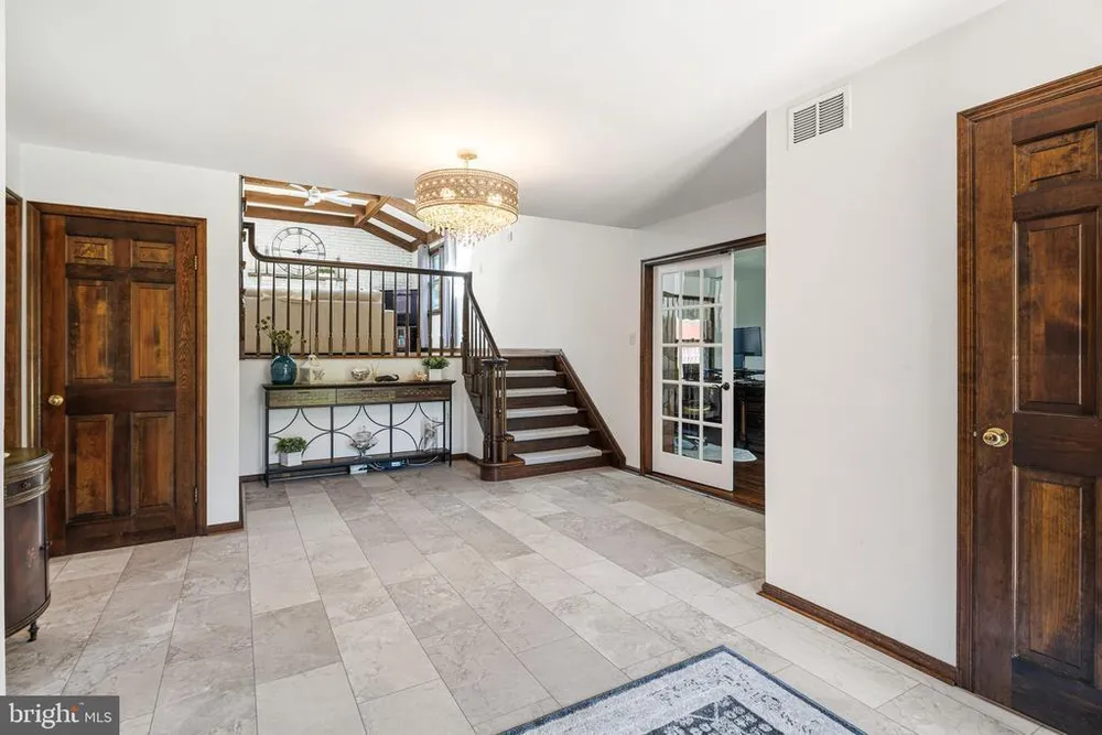 329 Sherwood Dr, Yardley, PA 19067