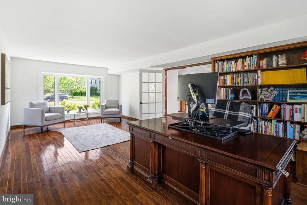329 Sherwood Dr, Yardley, PA 19067