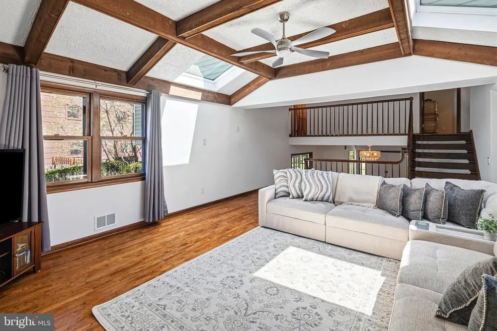 329 Sherwood Dr, Yardley, PA 19067