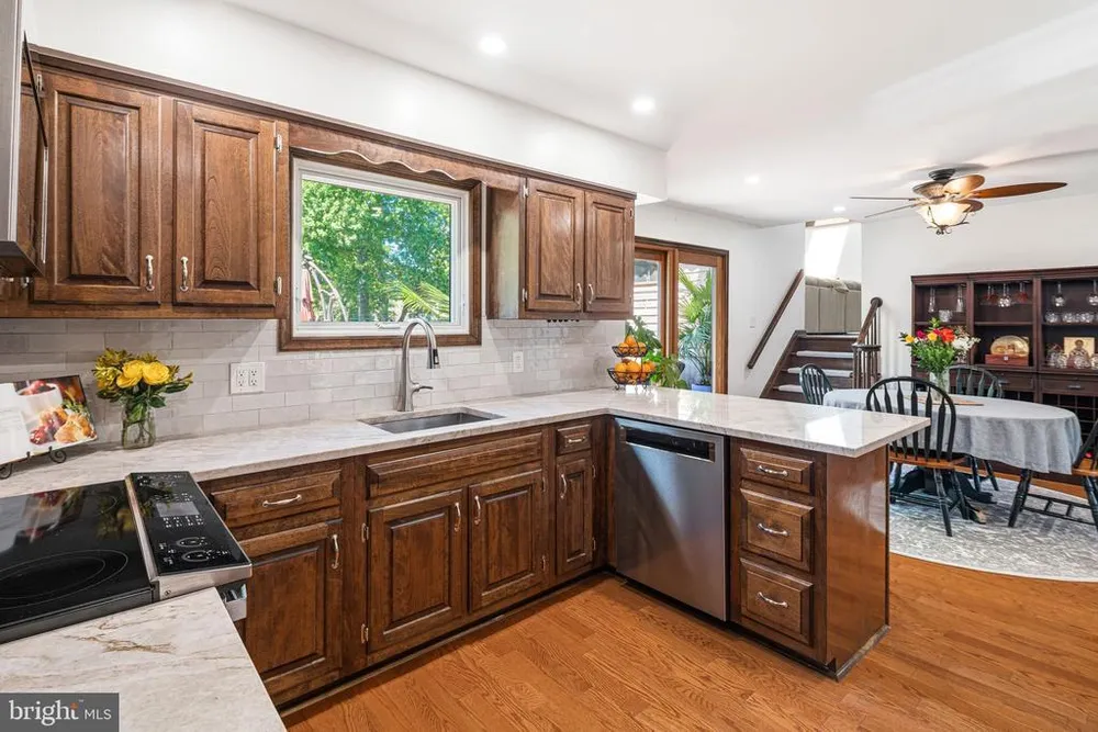 329 Sherwood Dr, Yardley, PA 19067