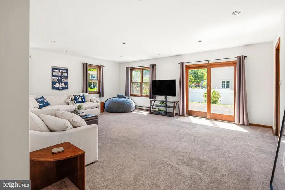 329 Sherwood Dr, Yardley, PA 19067