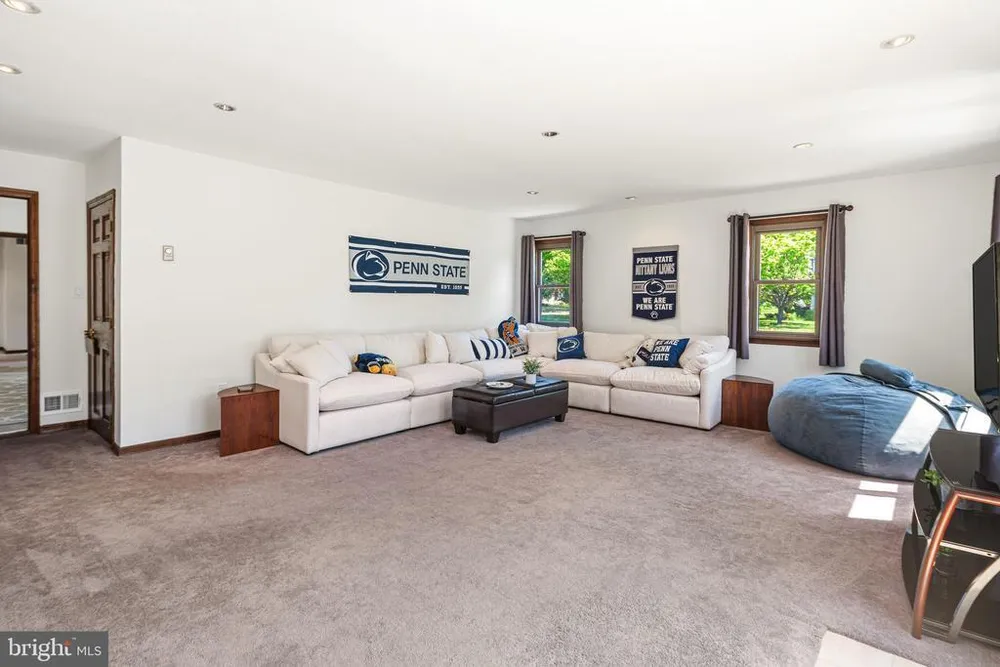 329 Sherwood Dr, Yardley, PA 19067