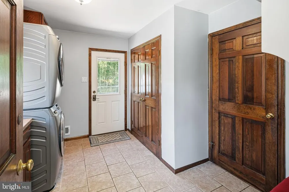 329 Sherwood Dr, Yardley, PA 19067