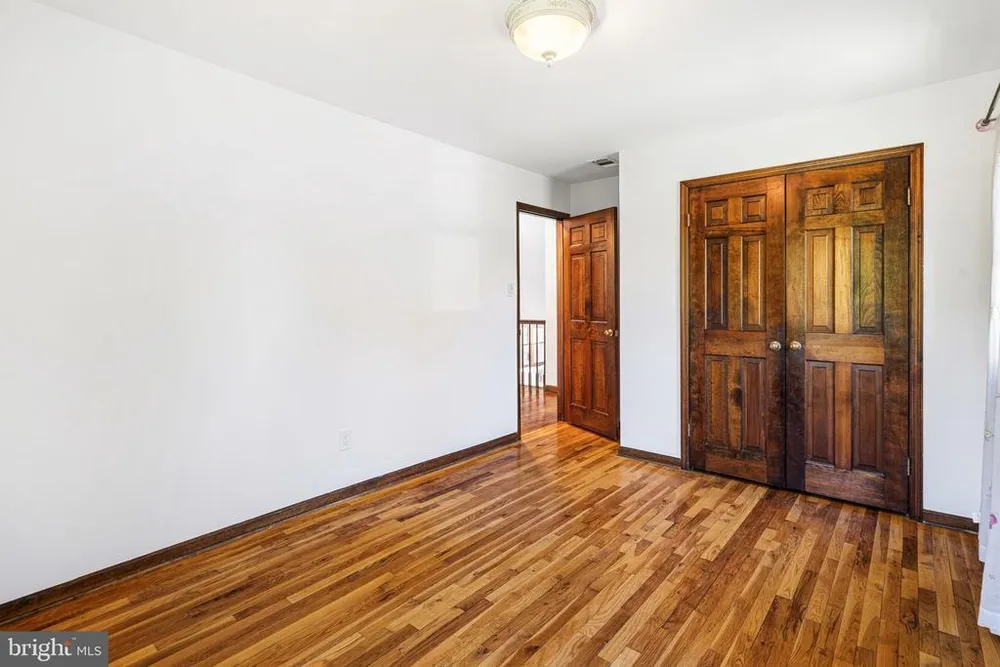 329 Sherwood Dr, Yardley, PA 19067
