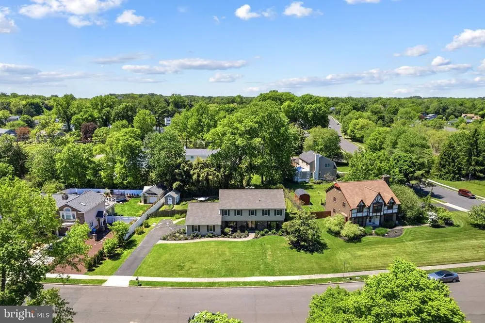 329 Sherwood Dr, Yardley, PA 19067