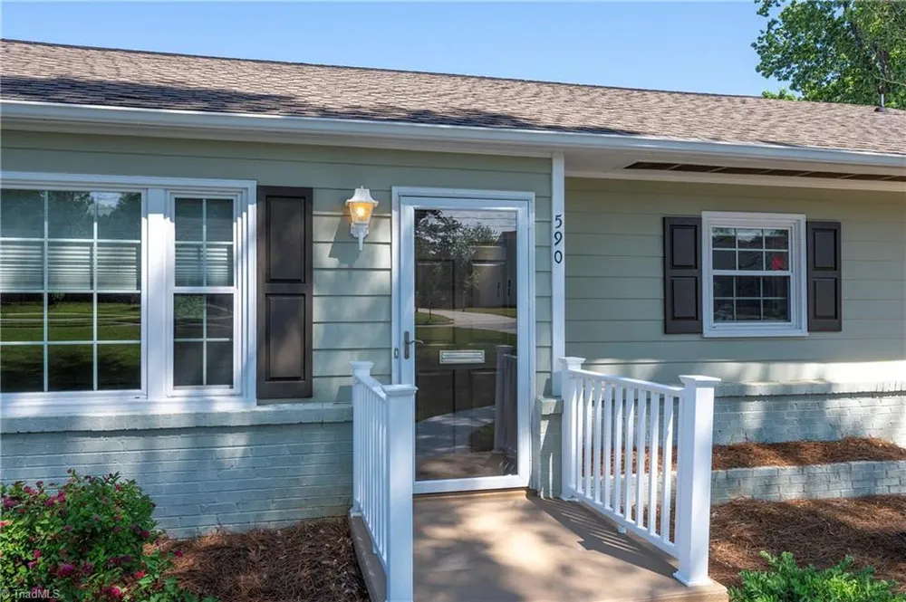 590 N Peace Haven Rd, Winston-Salem, NC 27104