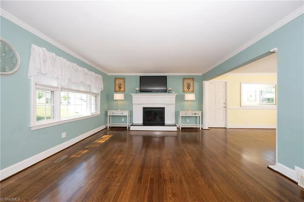 590 N Peace Haven Rd, Winston-Salem, NC 27104