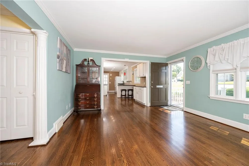 590 N Peace Haven Rd, Winston-Salem, NC 27104