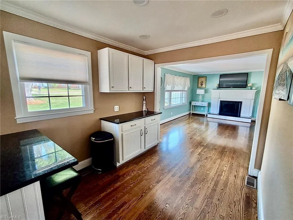 590 N Peace Haven Rd, Winston-Salem, NC 27104
