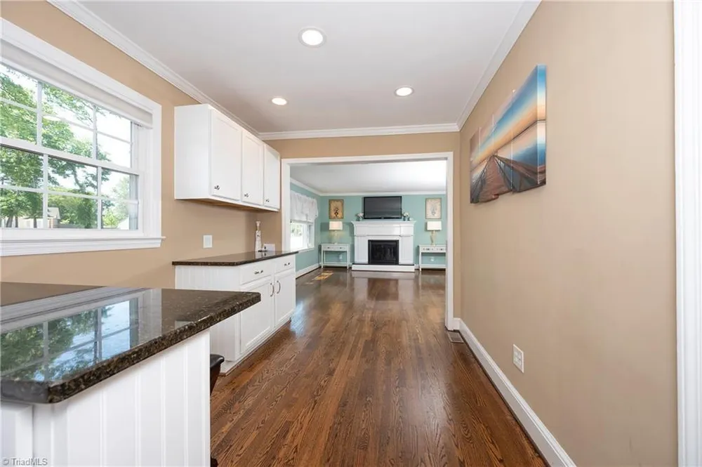 590 N Peace Haven Rd, Winston-Salem, NC 27104