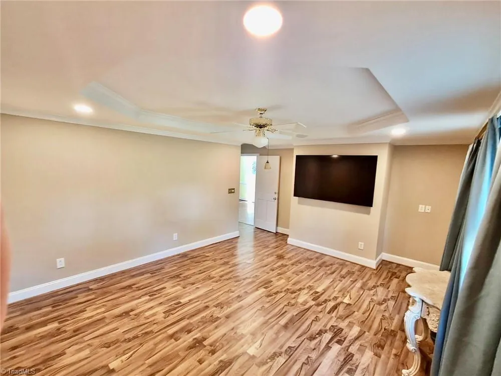 590 N Peace Haven Rd, Winston-Salem, NC 27104