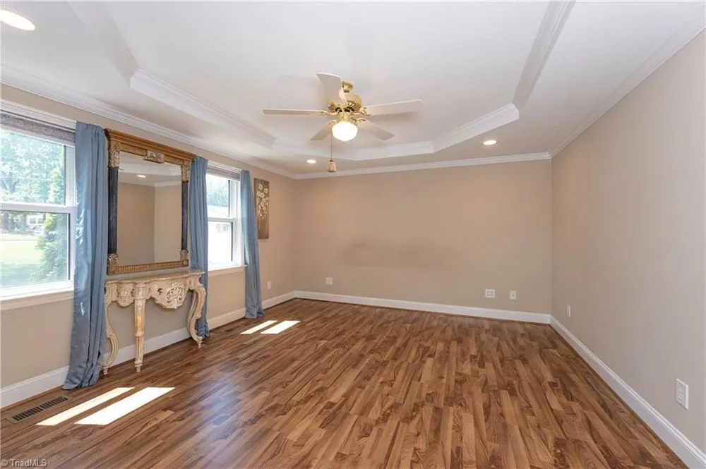 590 N Peace Haven Rd, Winston-Salem, NC 27104
