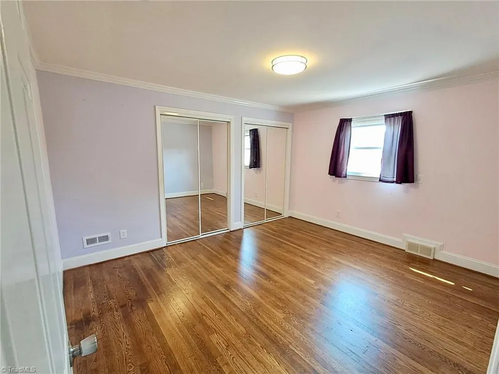 590 N Peace Haven Rd, Winston-Salem, NC 27104