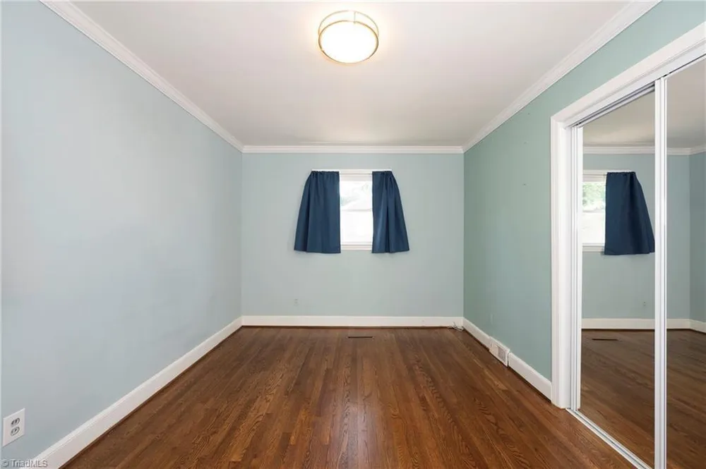 590 N Peace Haven Rd, Winston-Salem, NC 27104