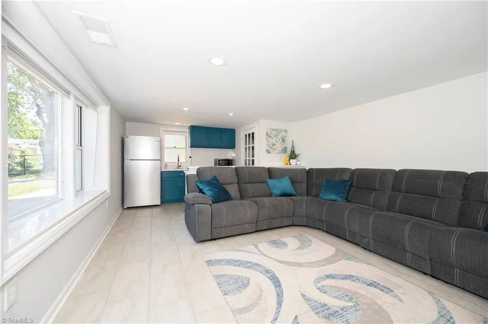590 N Peace Haven Rd, Winston-Salem, NC 27104