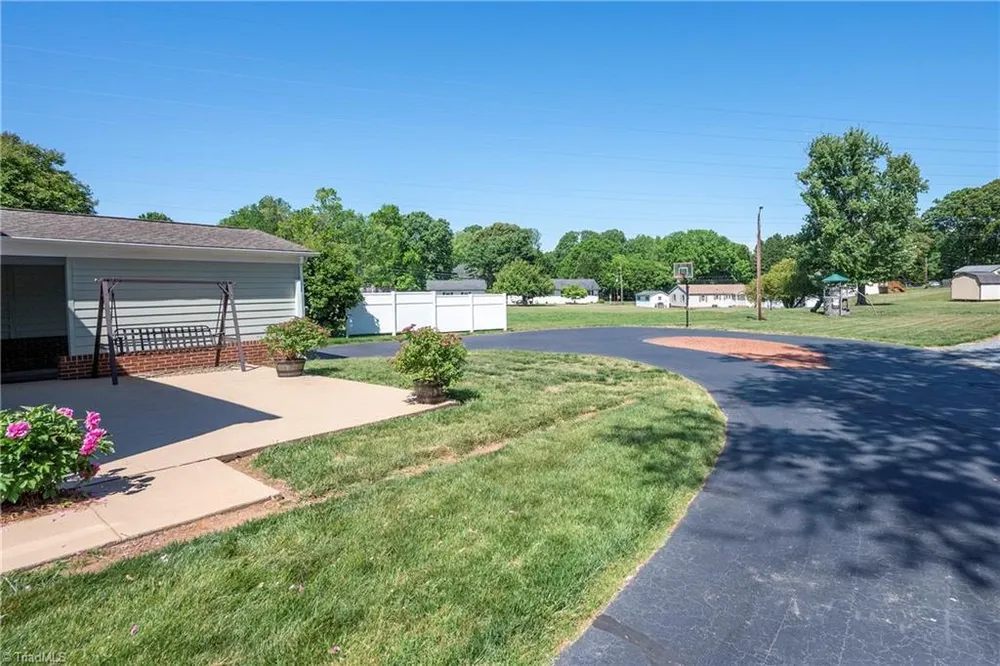 590 N Peace Haven Rd, Winston-Salem, NC 27104