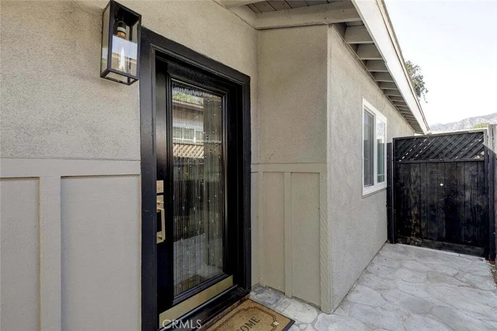 8227 Grenoble St, Sunland, CA 91040