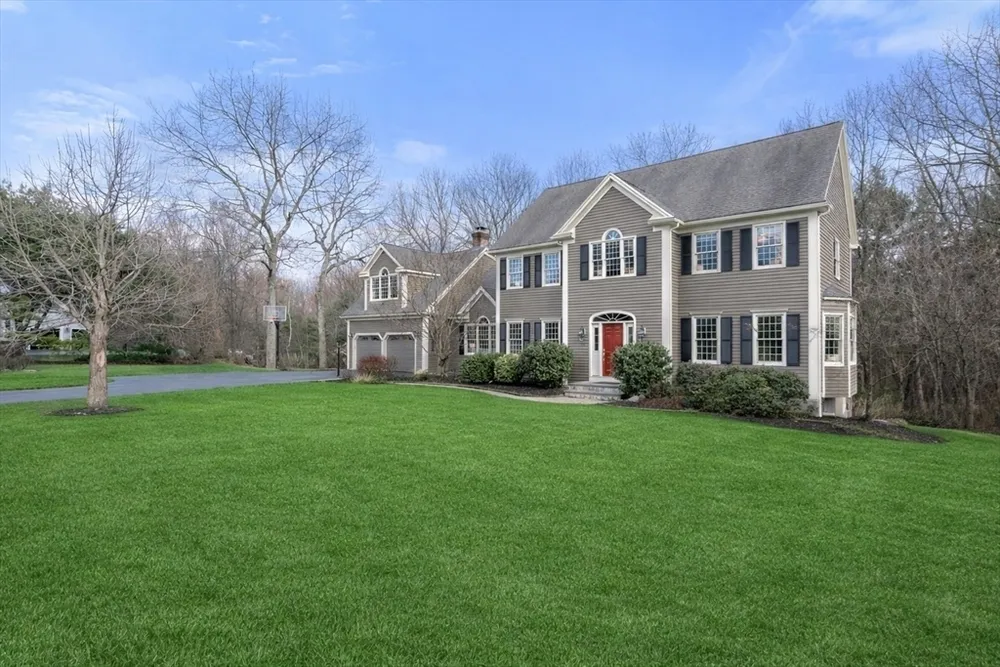 74 Flint Locke Ln, Medfield, MA 02052