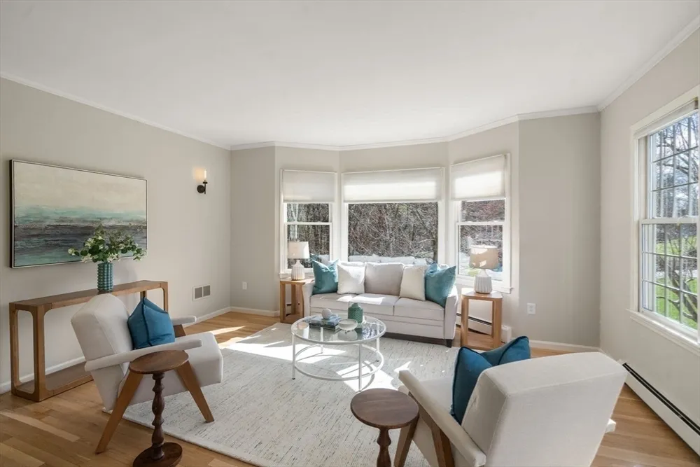 74 Flint Locke Ln, Medfield, MA 02052