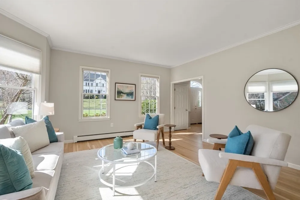 74 Flint Locke Ln, Medfield, MA 02052